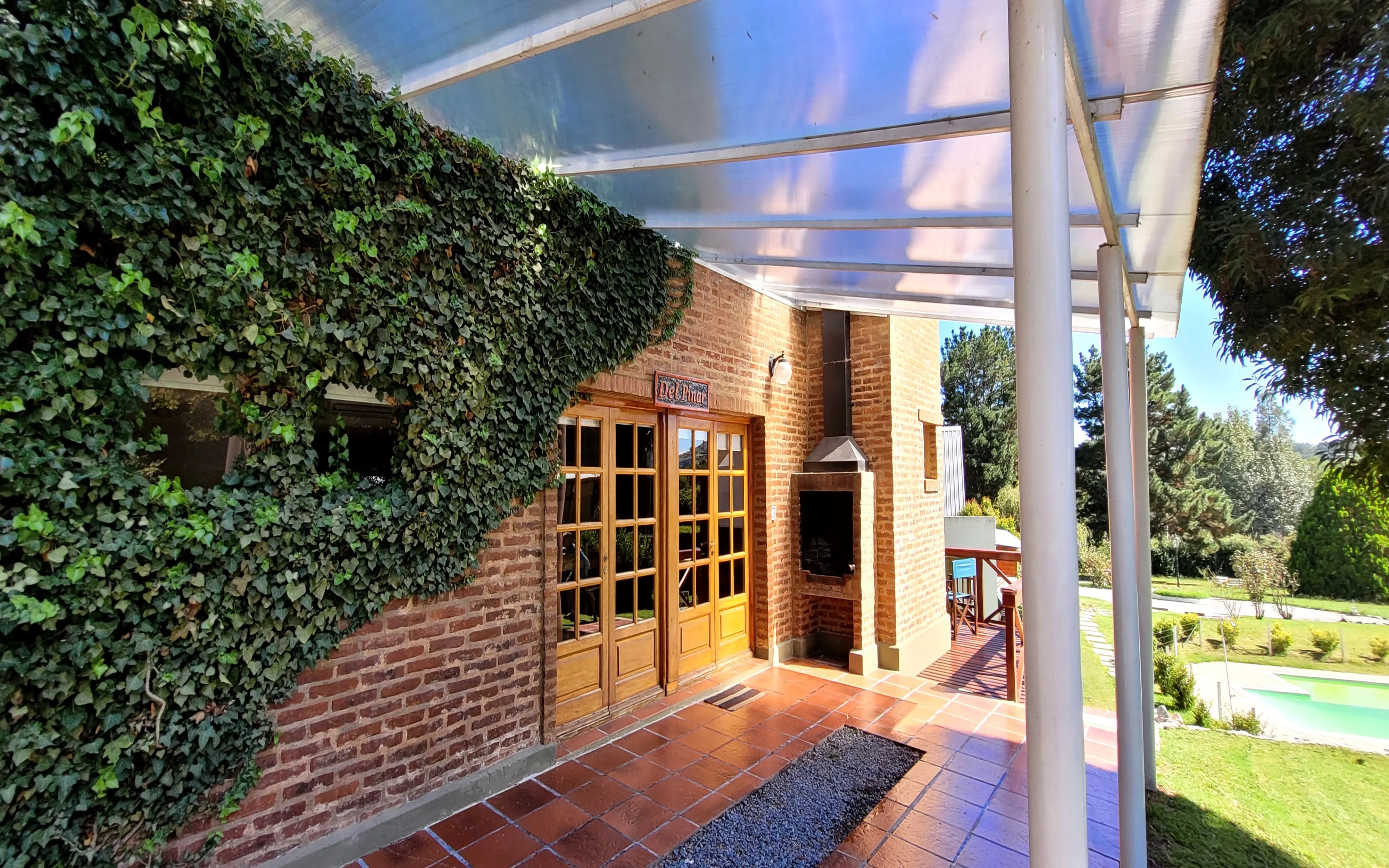 entrada cabaña del pinar